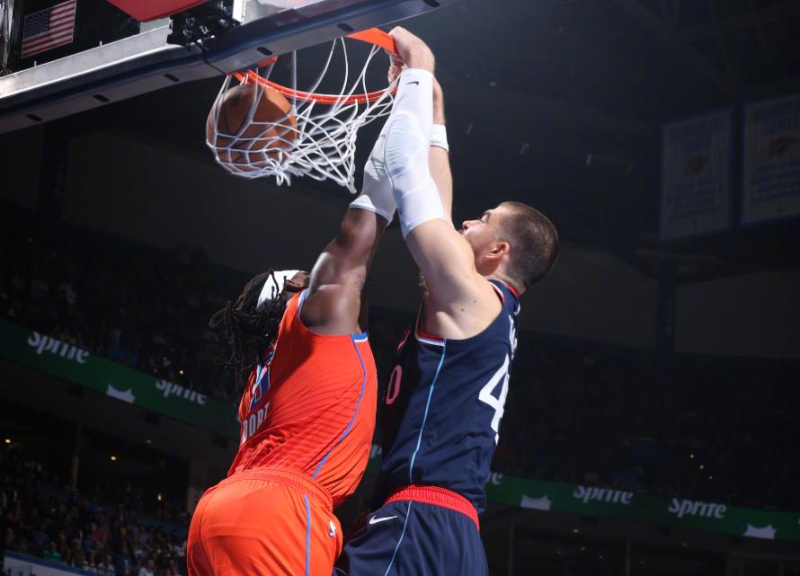 关于雷霆客场战胜国王，哈登独得+砍下胜利的信息