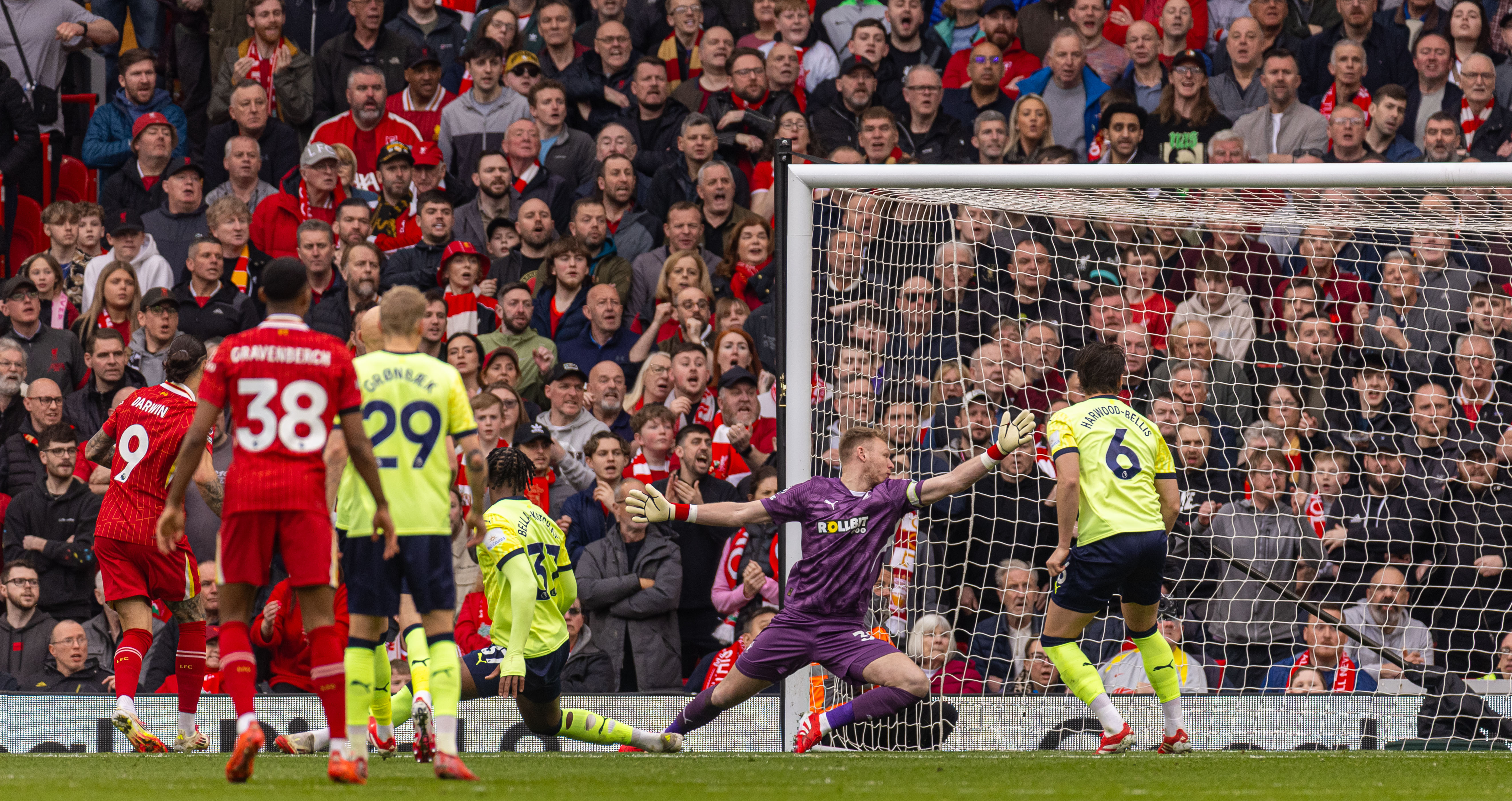 包含利物浦胜尤文图斯，欧国联比赛晋级赛场的词条